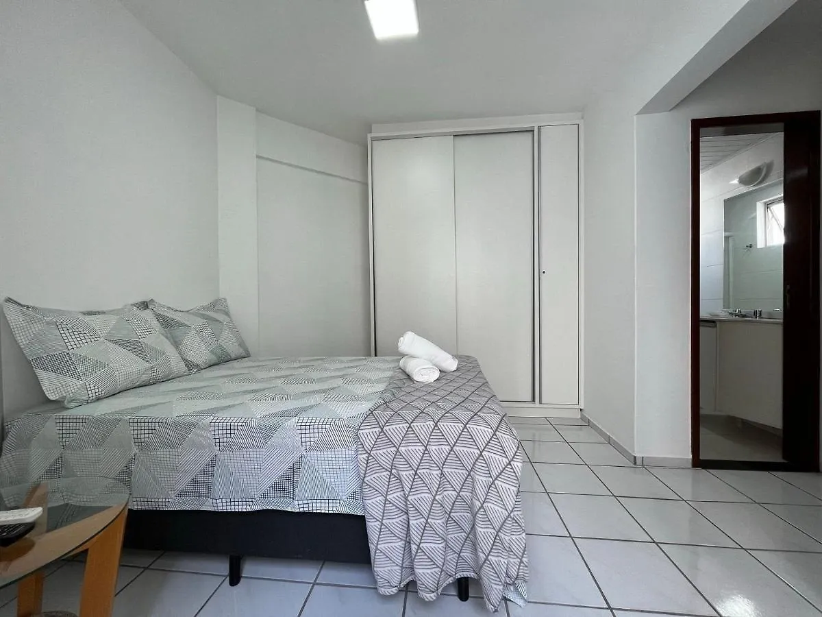 Apartamento PAR001 - Apto Amplo à 30m do Mar, 3 Quartos sendo 1 Suíte, Telas de Proteção, Ar Condicionado, 3 banheiros, Garagem e Internet Balneário Camboriú