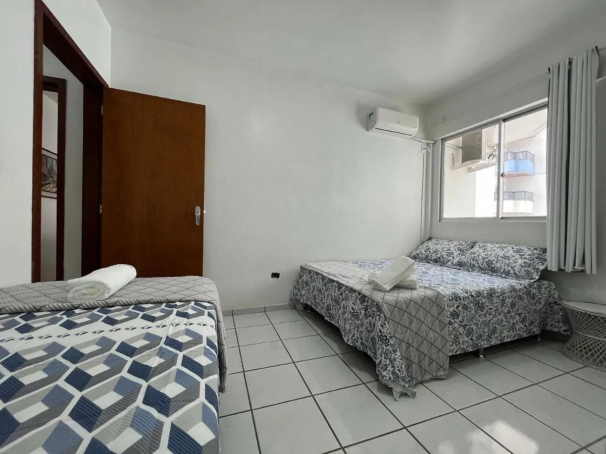 PAR001 - Apto Amplo à 30m do Mar, 3 Quartos sendo 1 Suíte, Telas de Proteção, Ar Condicionado, 3 banheiros, Garagem e Internet Balneário Camboriú 0*,  Brasil