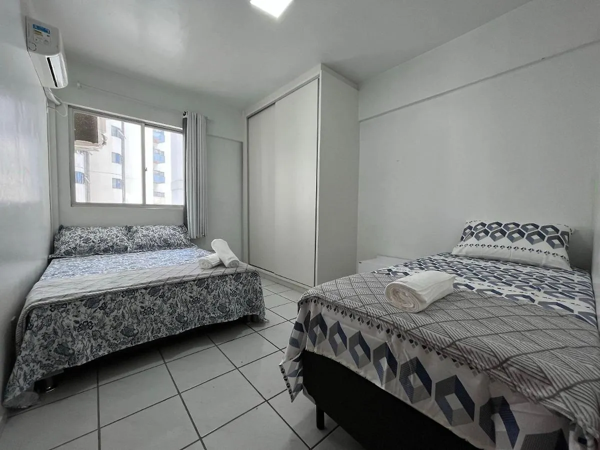 PAR001 - Apto Amplo à 30m do Mar, 3 Quartos sendo 1 Suíte, Telas de Proteção, Ar Condicionado, 3 banheiros, Garagem e Internet Balneário Camboriú Apartamento